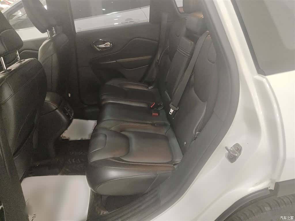 Jeep Cherokee, 2016 8