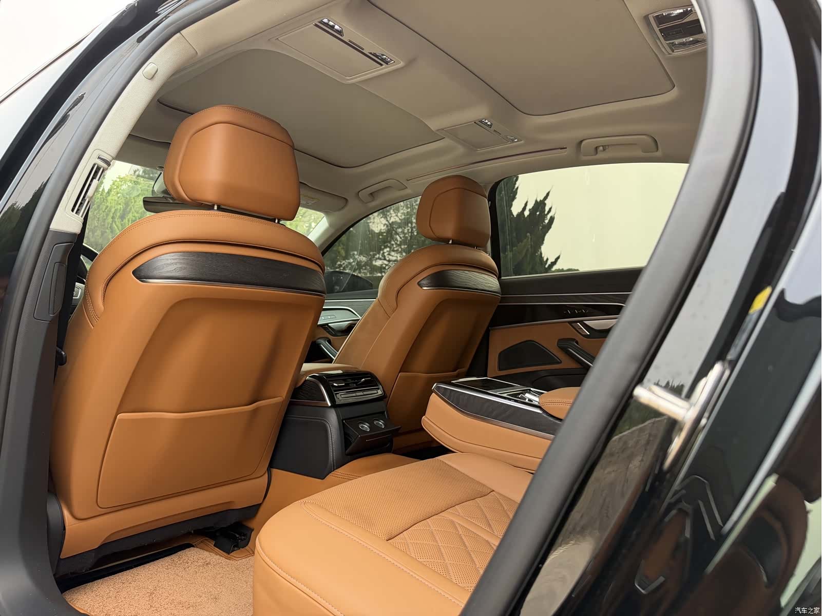Audi A8L, 2024 4