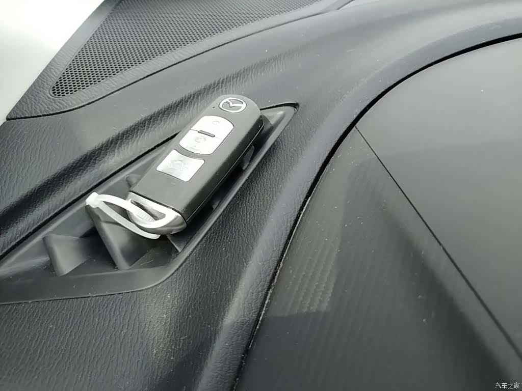 Mazda Mazda3, 2017 9