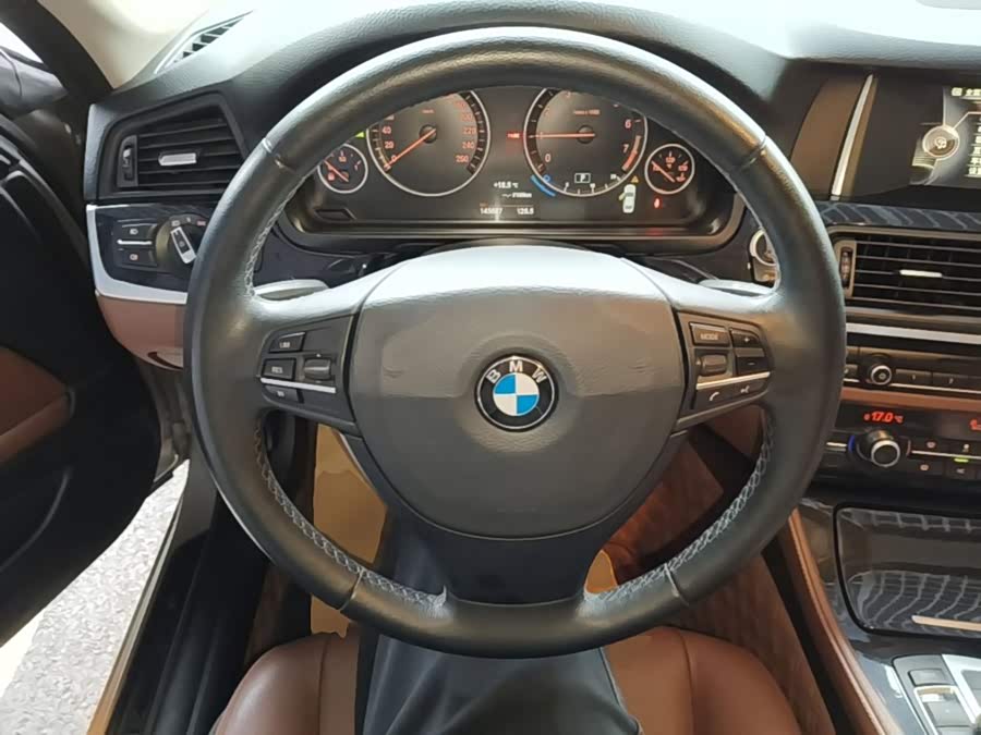 BMW 5 Series 2015, фото 10