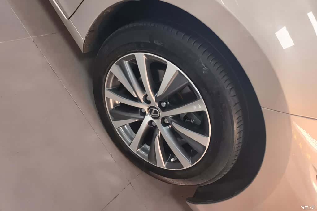 Lexus ES, 2019 6