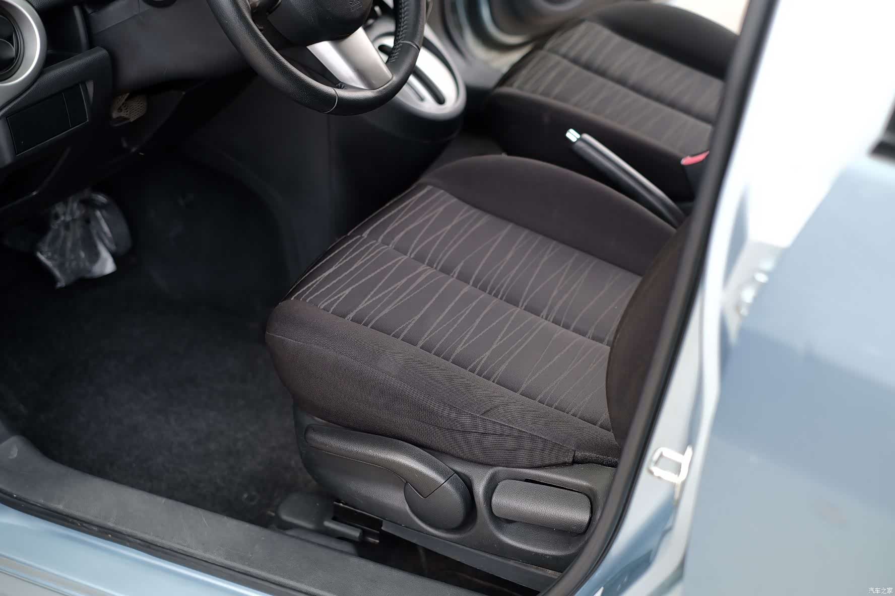 Mazda 2, 2011 31
