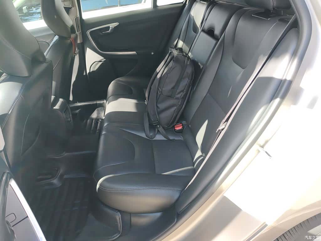 Volvo V60, 2015 13