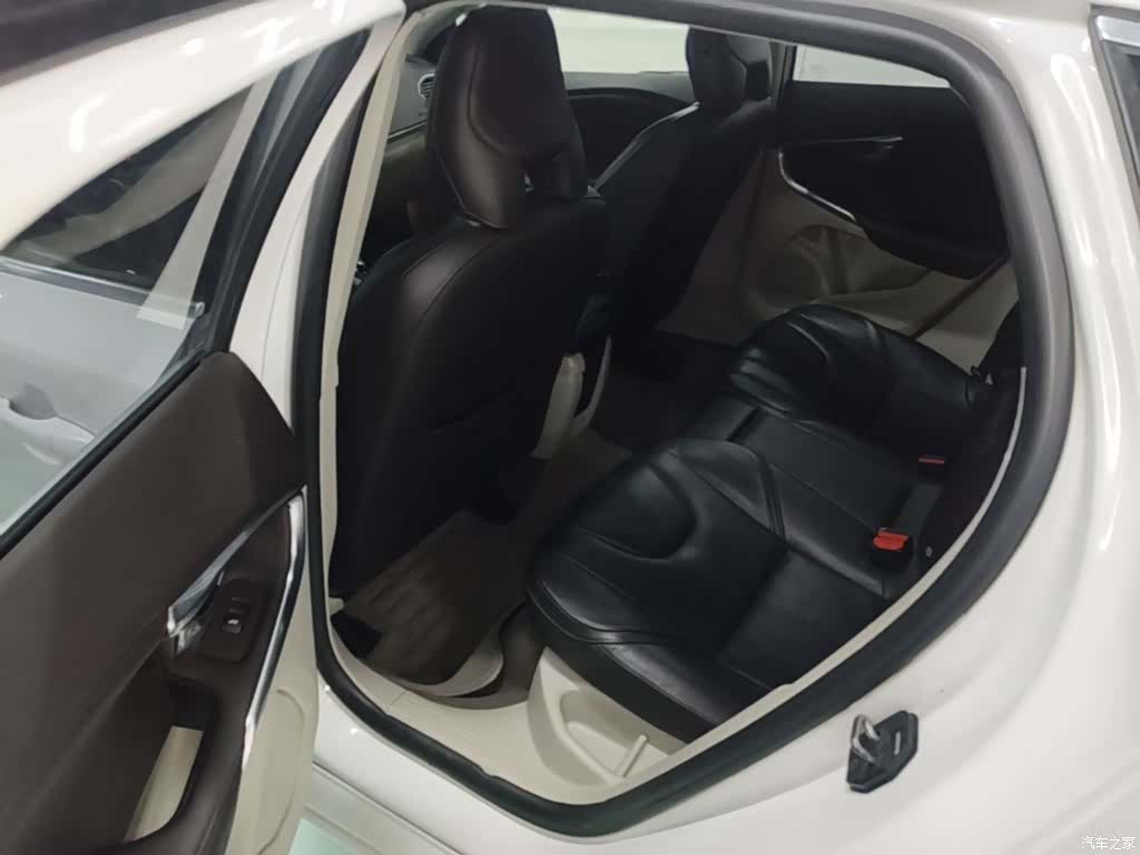 Volvo V40, 2014 13