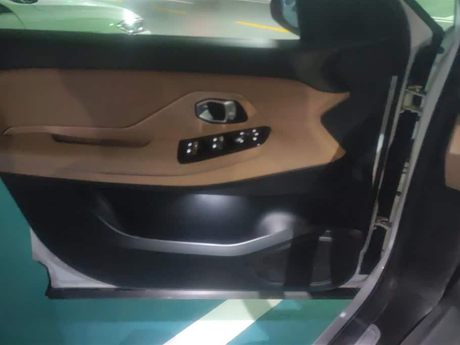 NIO ES8
