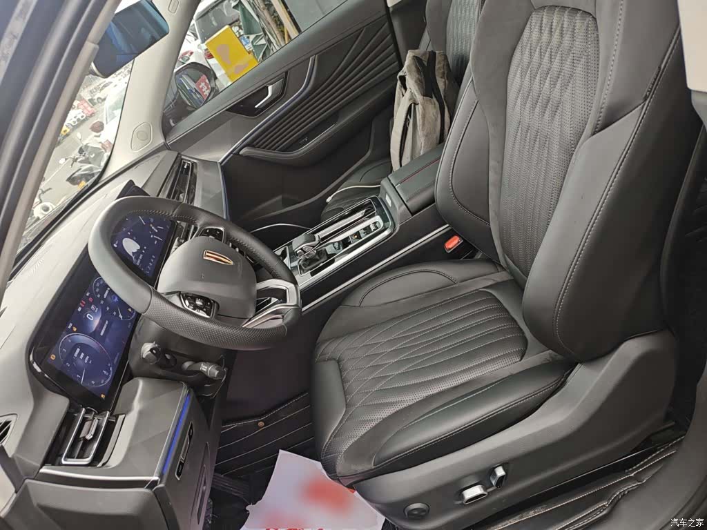 Hongqi HS5, 2023 11