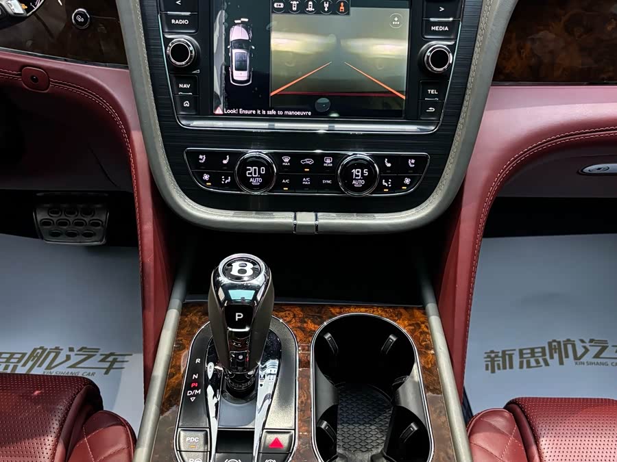 Bentley Bentayga 2019, фото 19