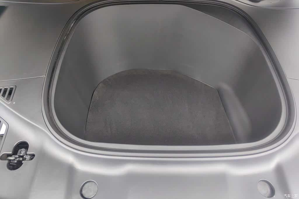 Xpeng P7, 2020 10