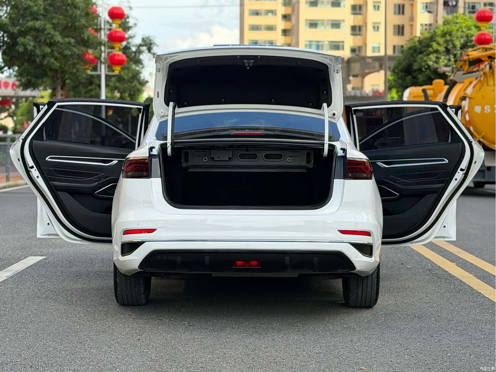 Geely Emgrand, 2022 16