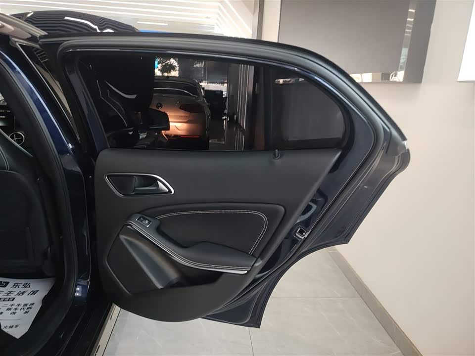 Mercedes-Benz GLA Mercedes-Benz GLA