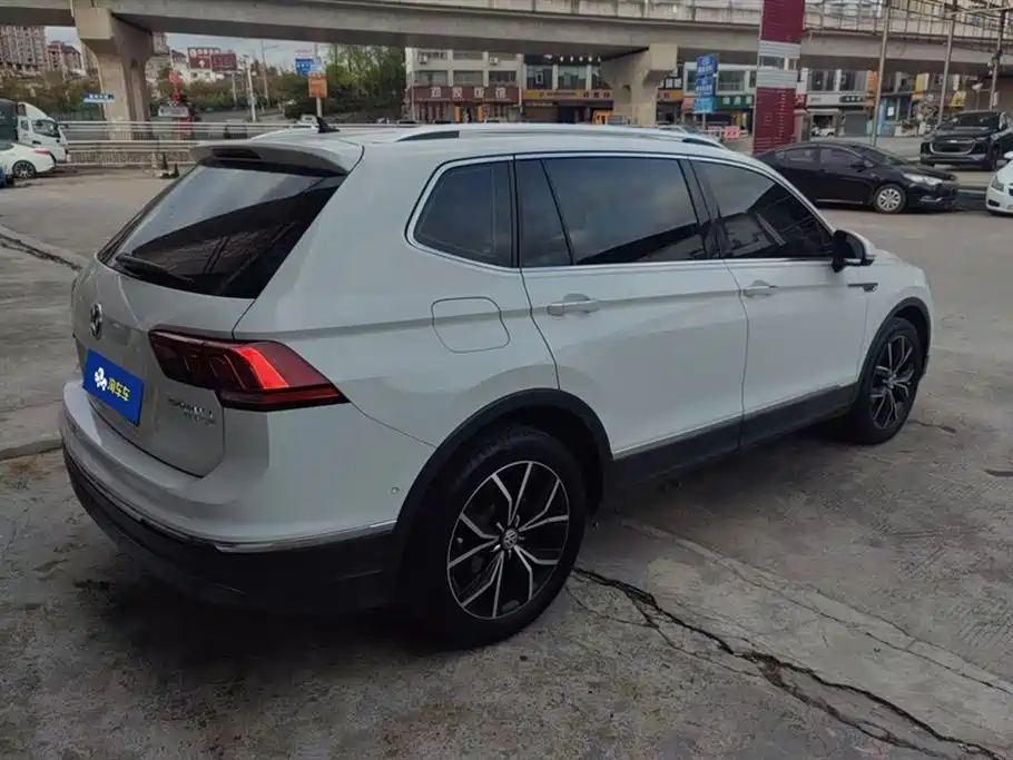 Volkswagen Tiguan L