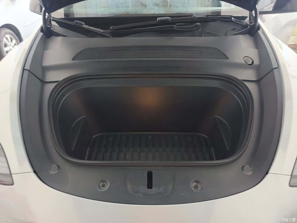 Tesla Model Y, 2024 20
