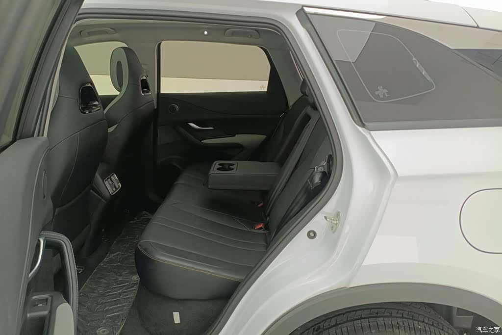 BYD HiAce, 2025 11