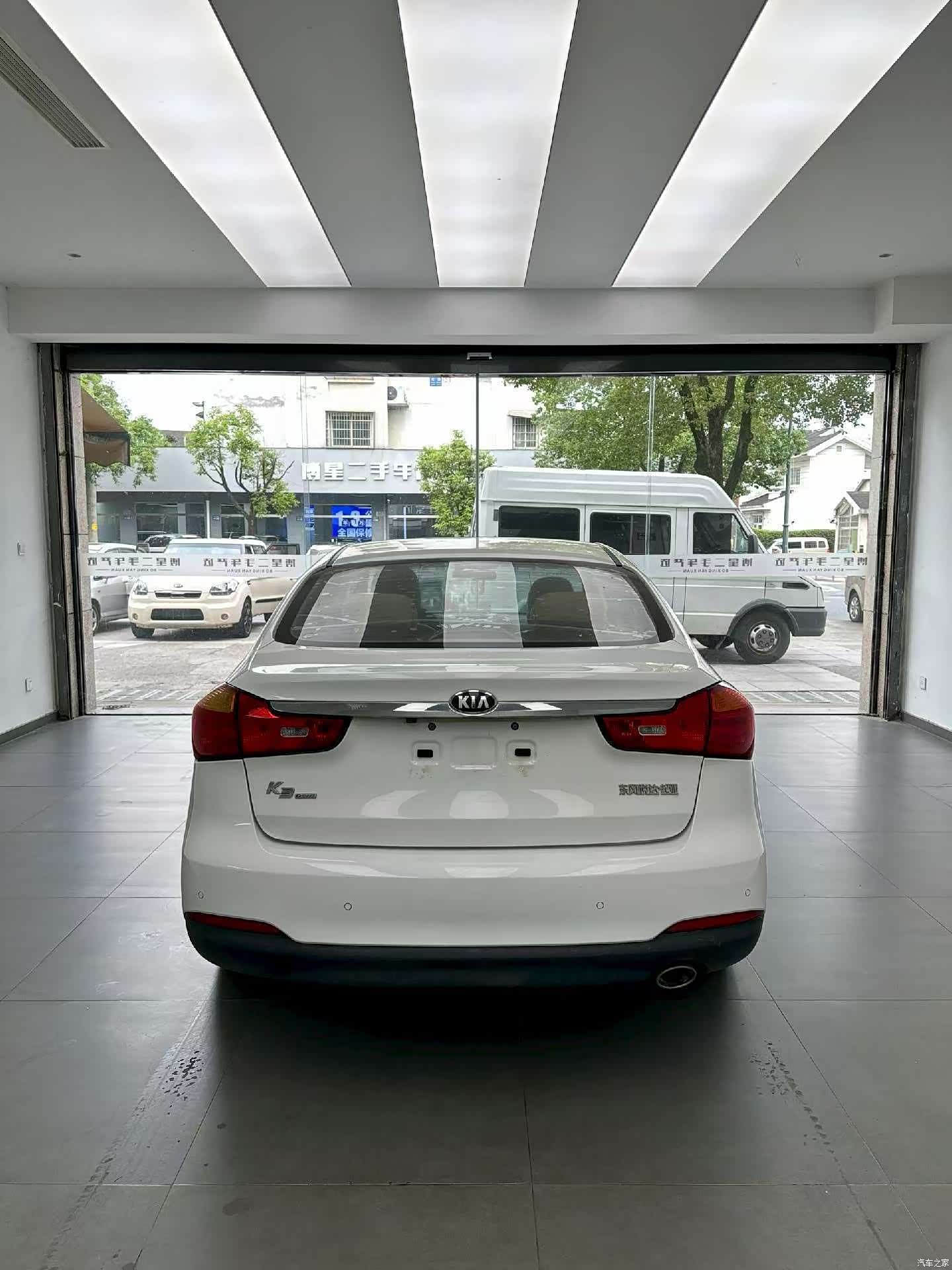 Kia K3, 2013 8