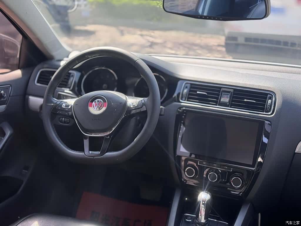 Volkswagen Sagitar, 2016 9