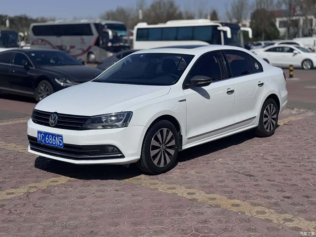 Volkswagen Sagitar, 2016 1