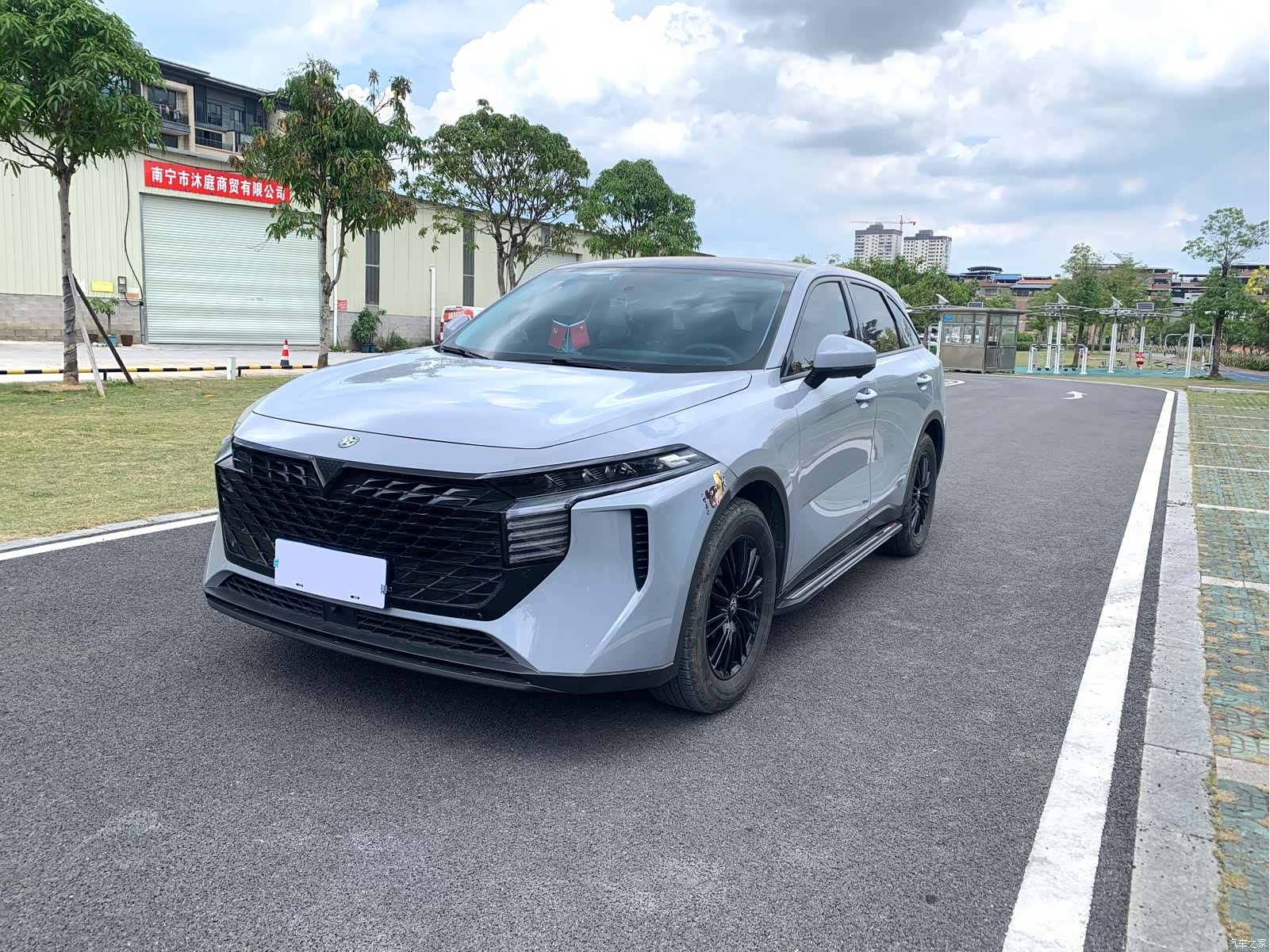 Nissan V