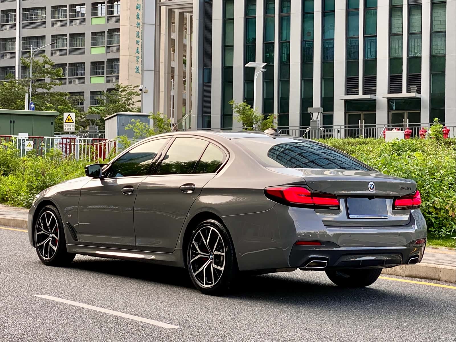 BMW 5 Series, 2022 все фото