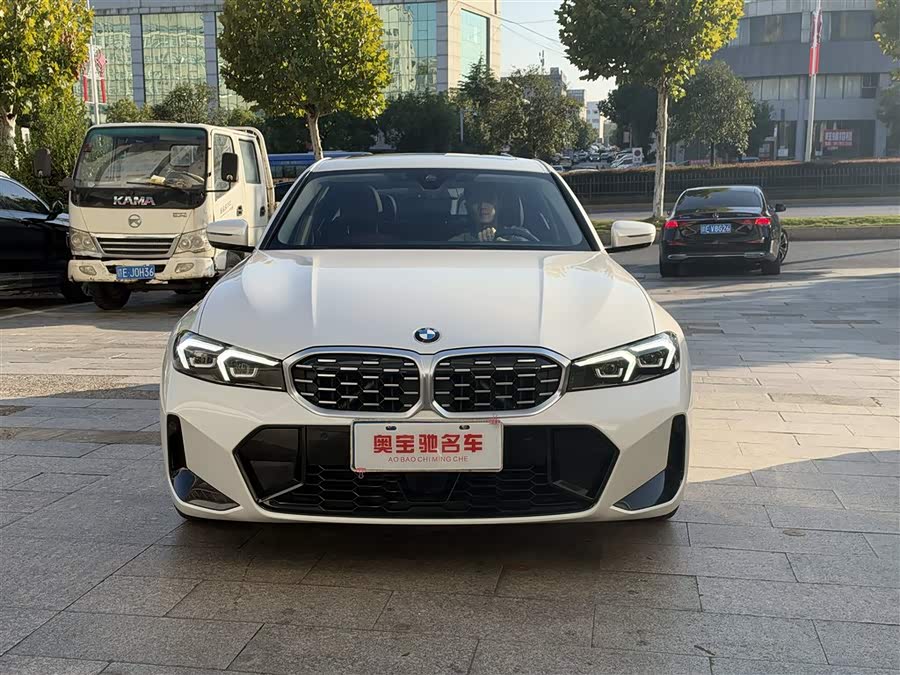 BMW 3 Series 2024, фото 2