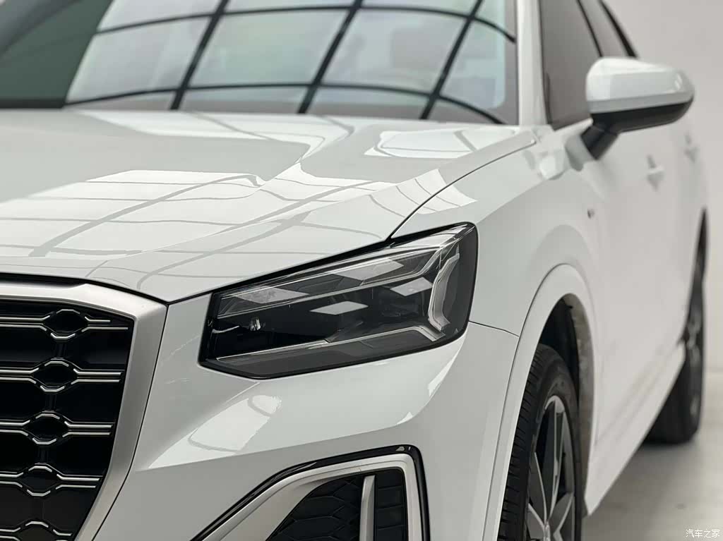 Audi Q2L, 2022 все фото