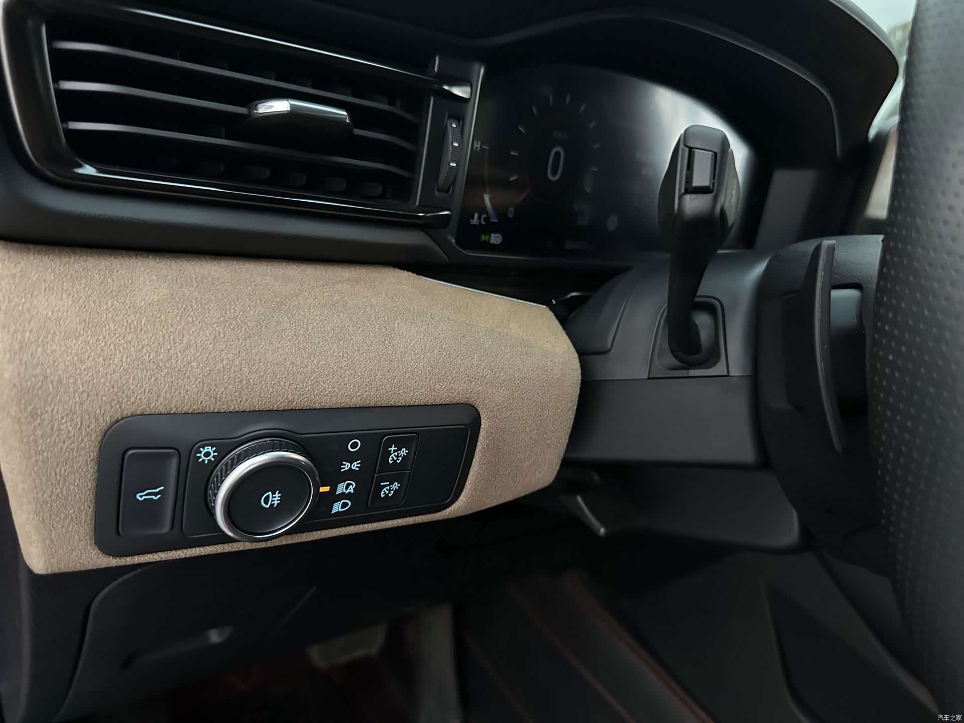 Ford Explorer, 2023 9