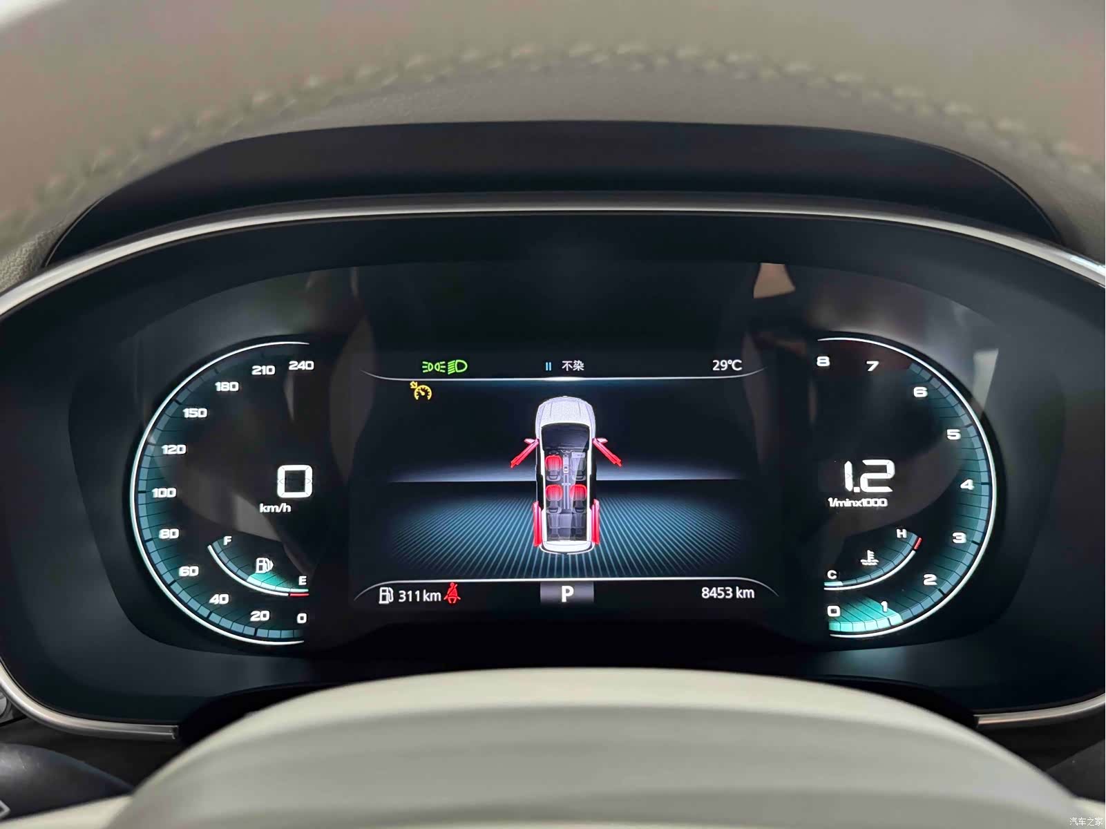 Roewe iMAX8, 2024 6