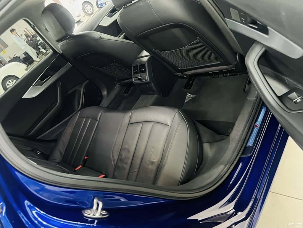Audi A4L, 2019 7