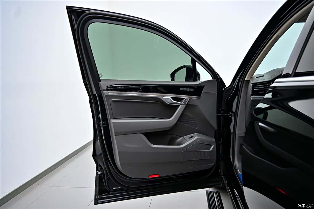 Volkswagen Touareg, 2025 20