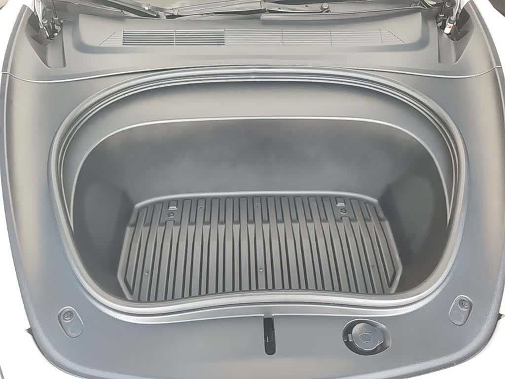 Tesla Model 3, 2024 16