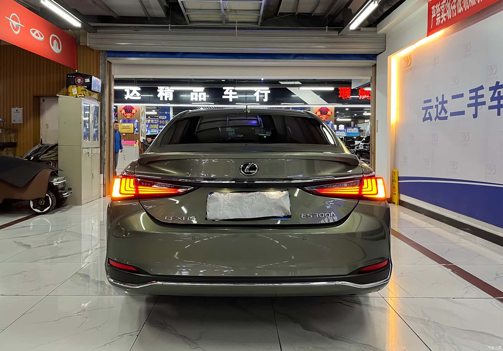 Lexus ES, 2023 4