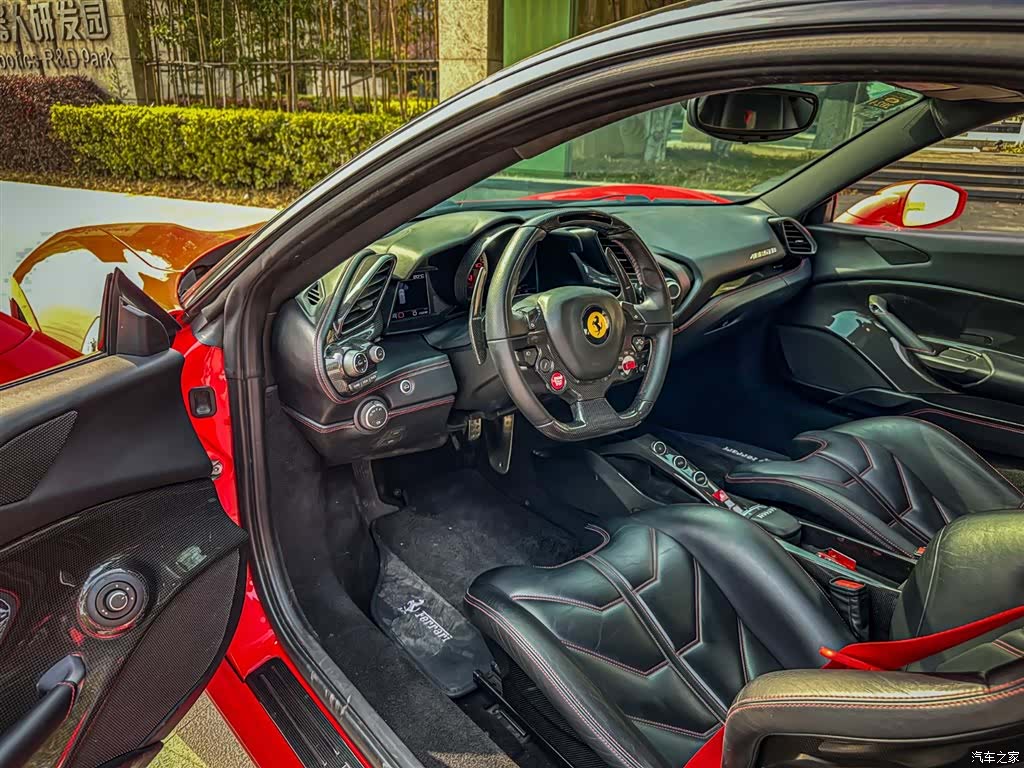 Ferrari 488, 2016 8
