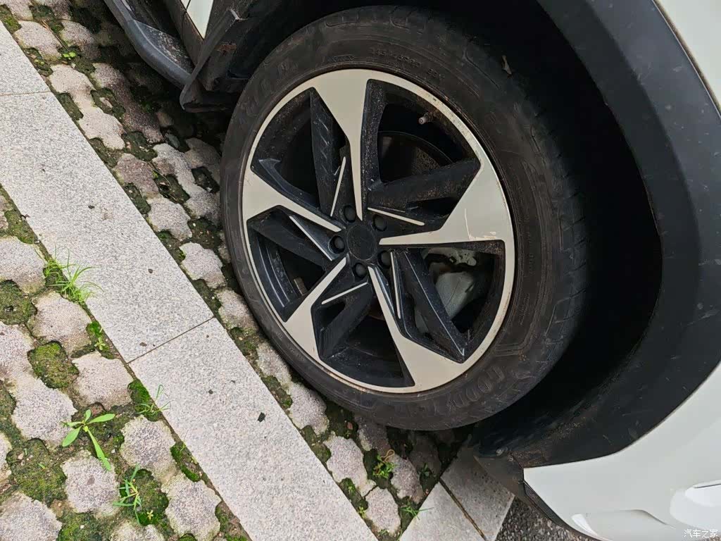 Geely Galaxy L7, 2023 8