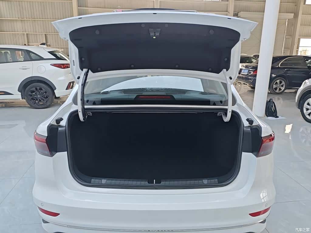 Geely Emgrand, 2024 19