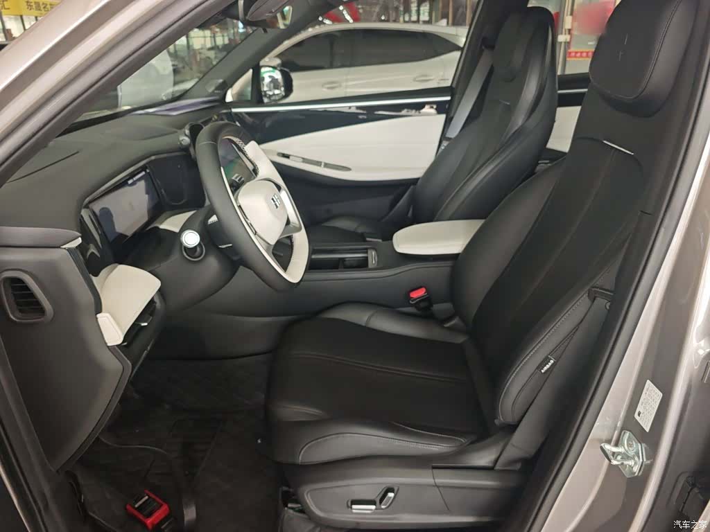 Geely Galaxy L7, 2024 7