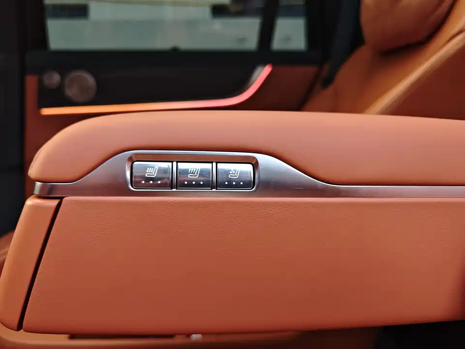 AITO Ask the world M9