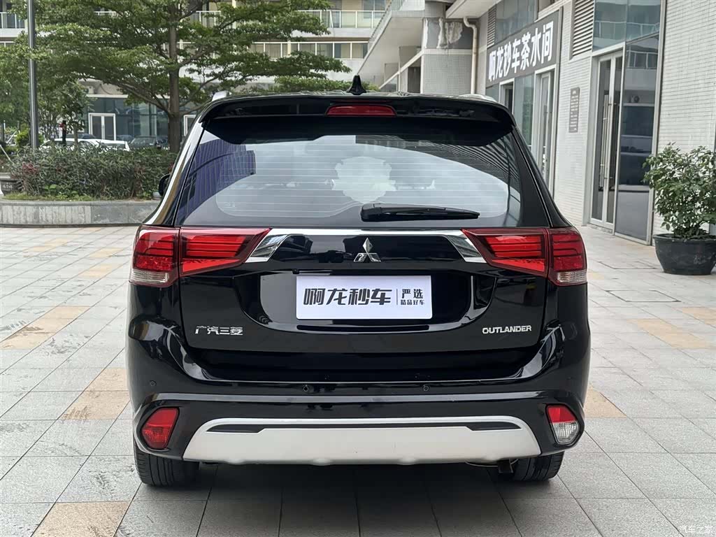 Mitsubishi Outlander, 2022 12