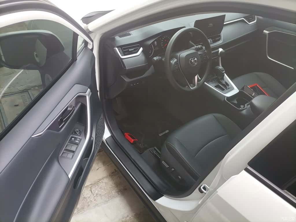 Toyota RAV4, 2024 12