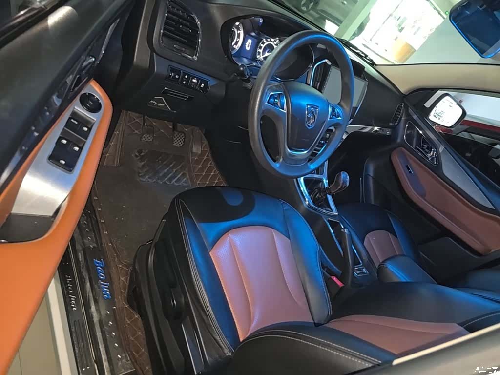 Wuling 560, 2017 16