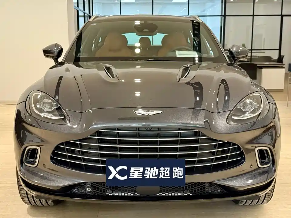 Aston Martin DBX