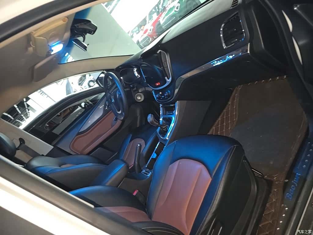 Wuling 560, 2017 25