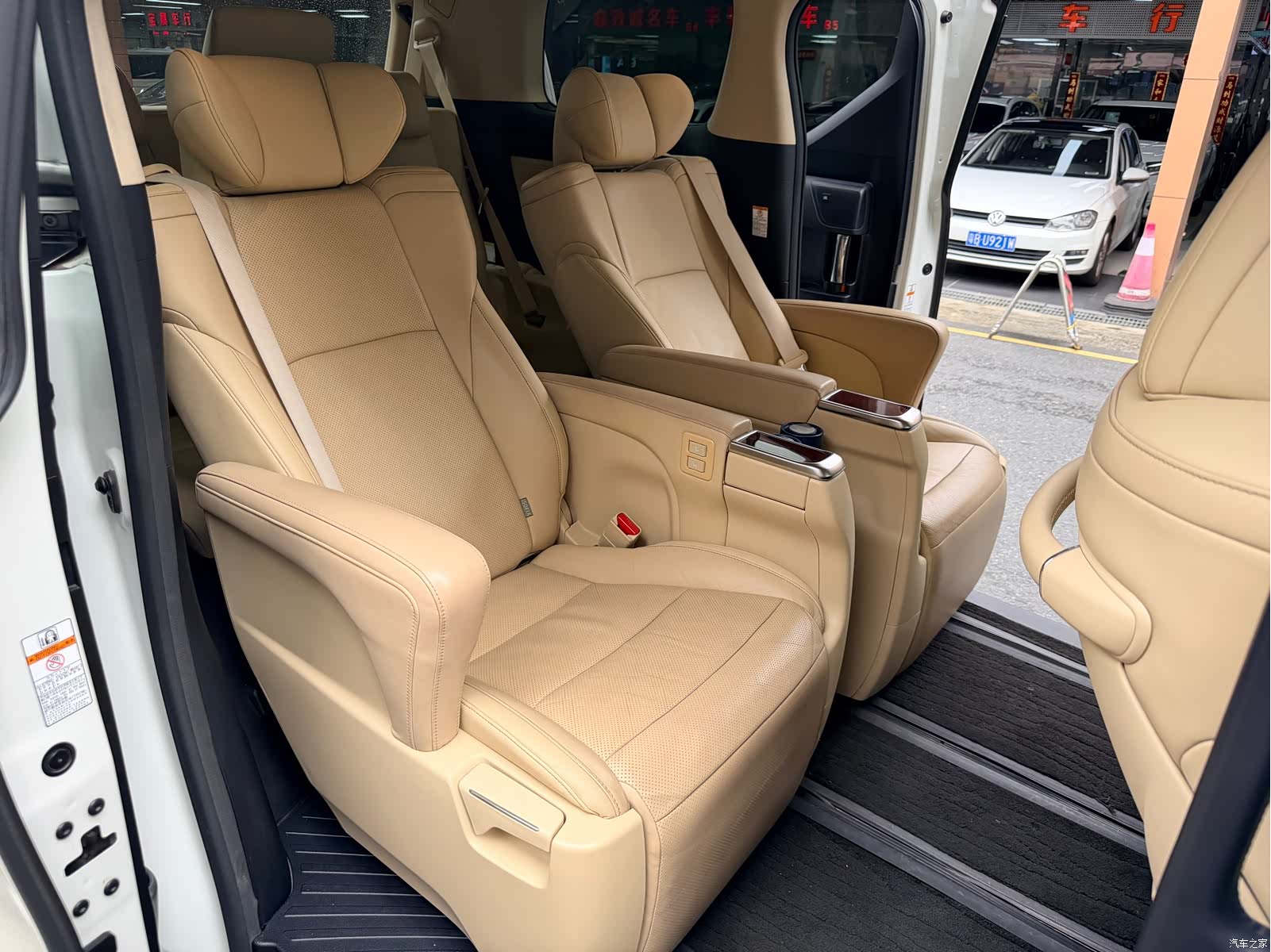 Toyota Alphard, 2017 8