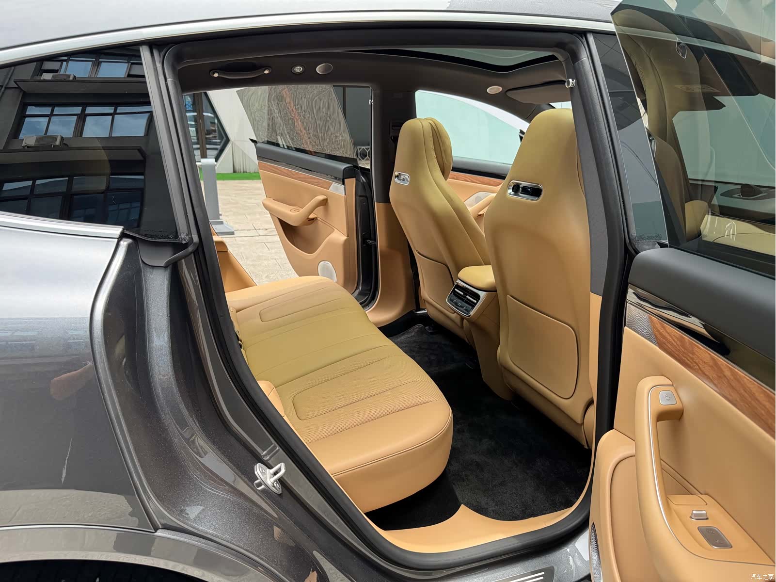 Luxeed R7, 2025 14