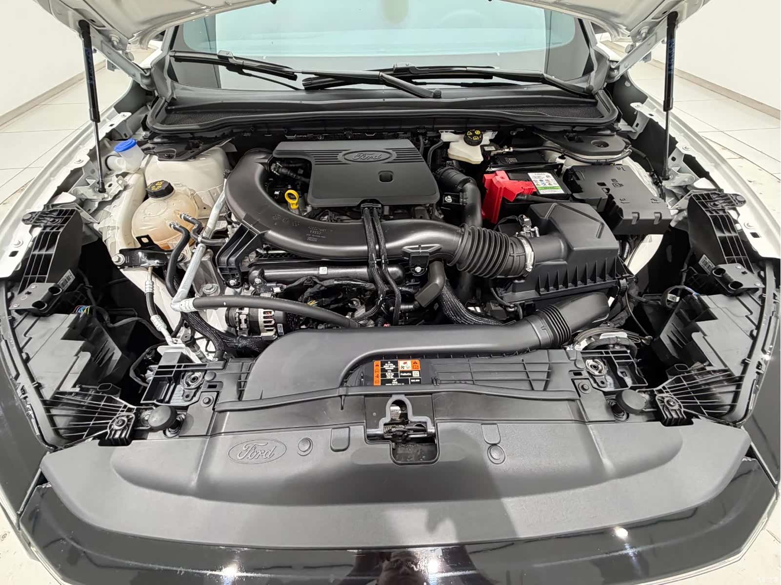 Ford Mondeo, 2025 19