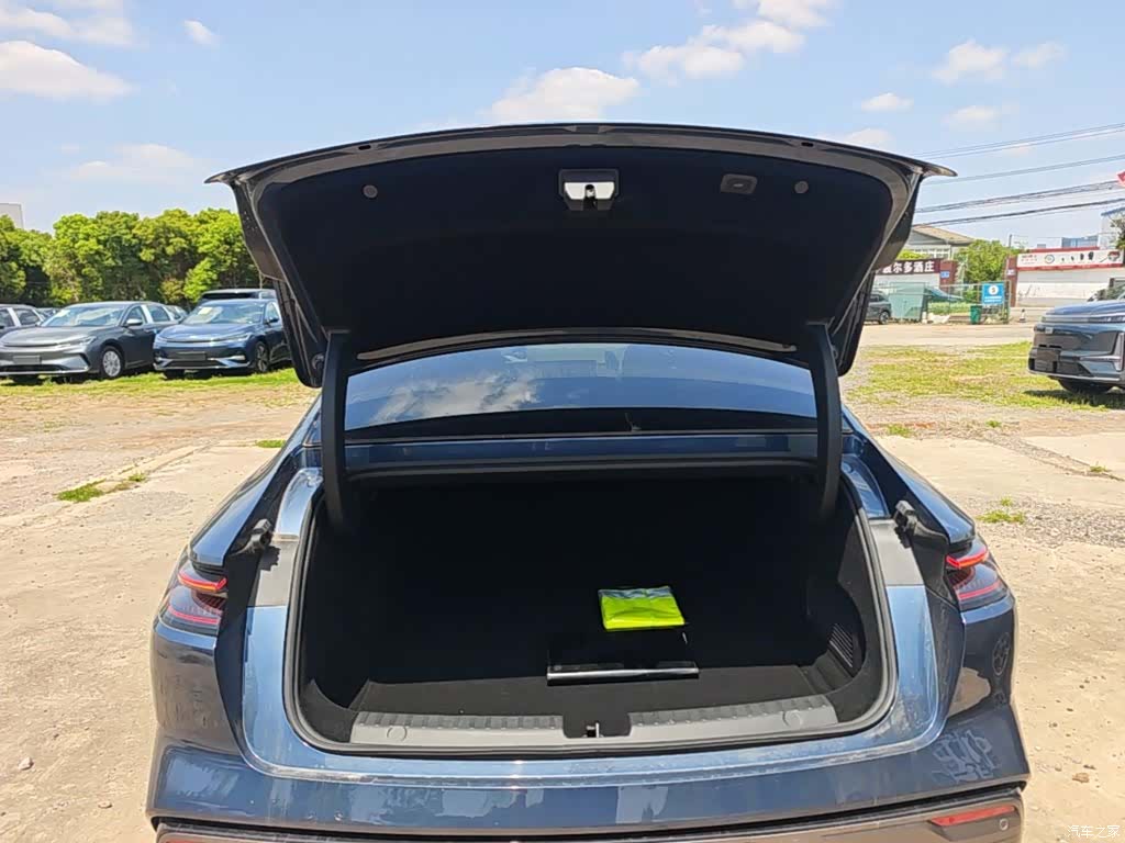 Geely 8, 2025 19