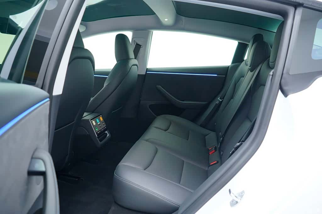 Tesla Model 3, 2025 6