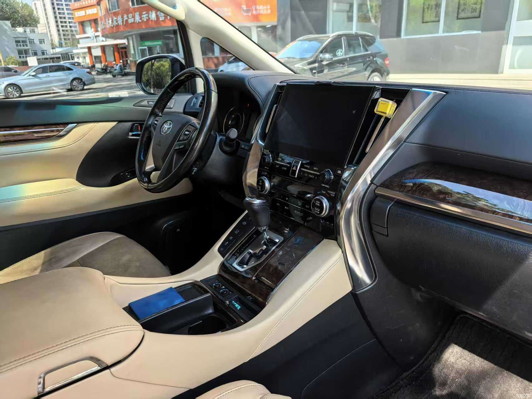 Toyota Alphard, 2020 7