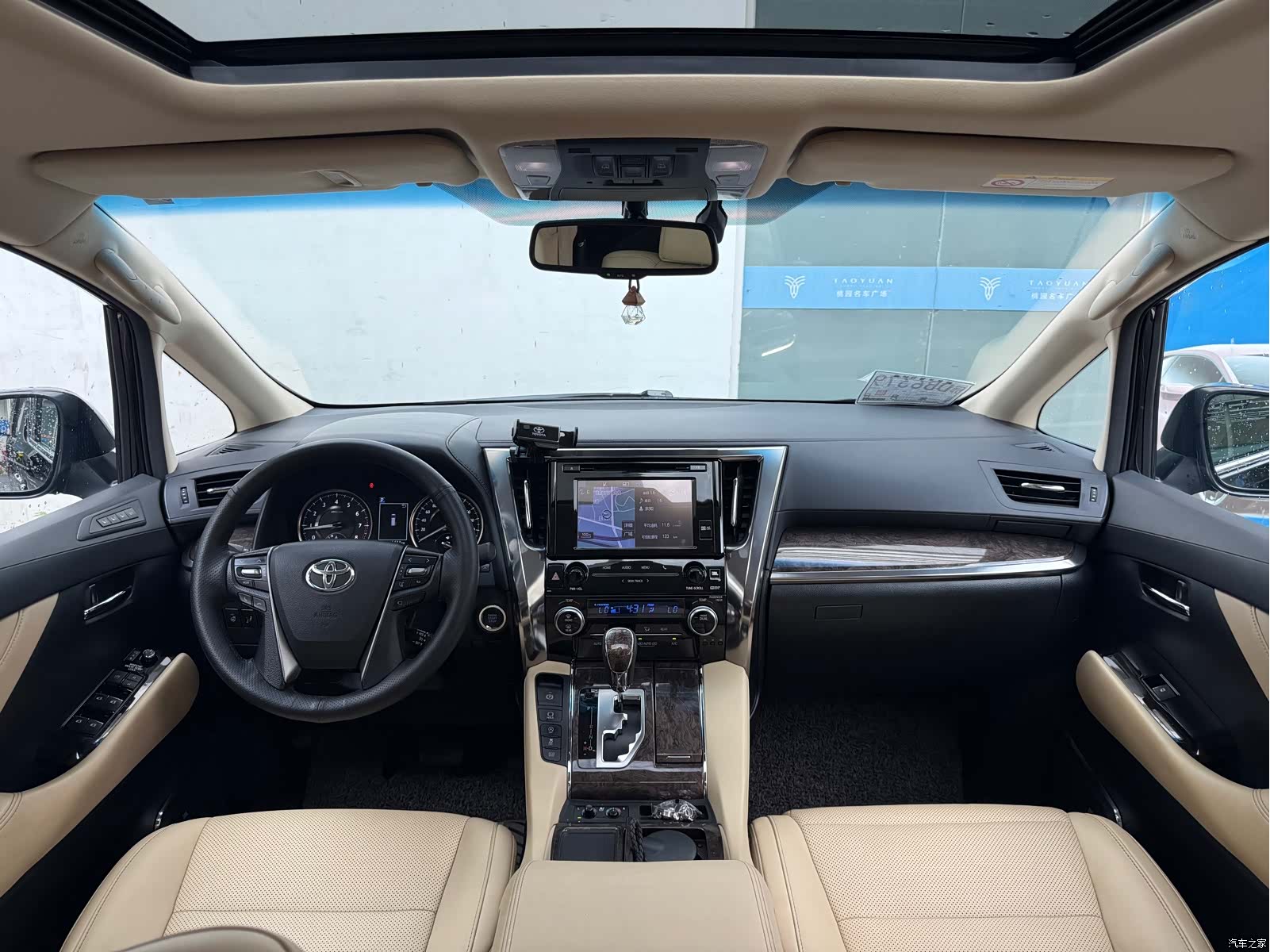 Toyota Alphard, 2019 все фото