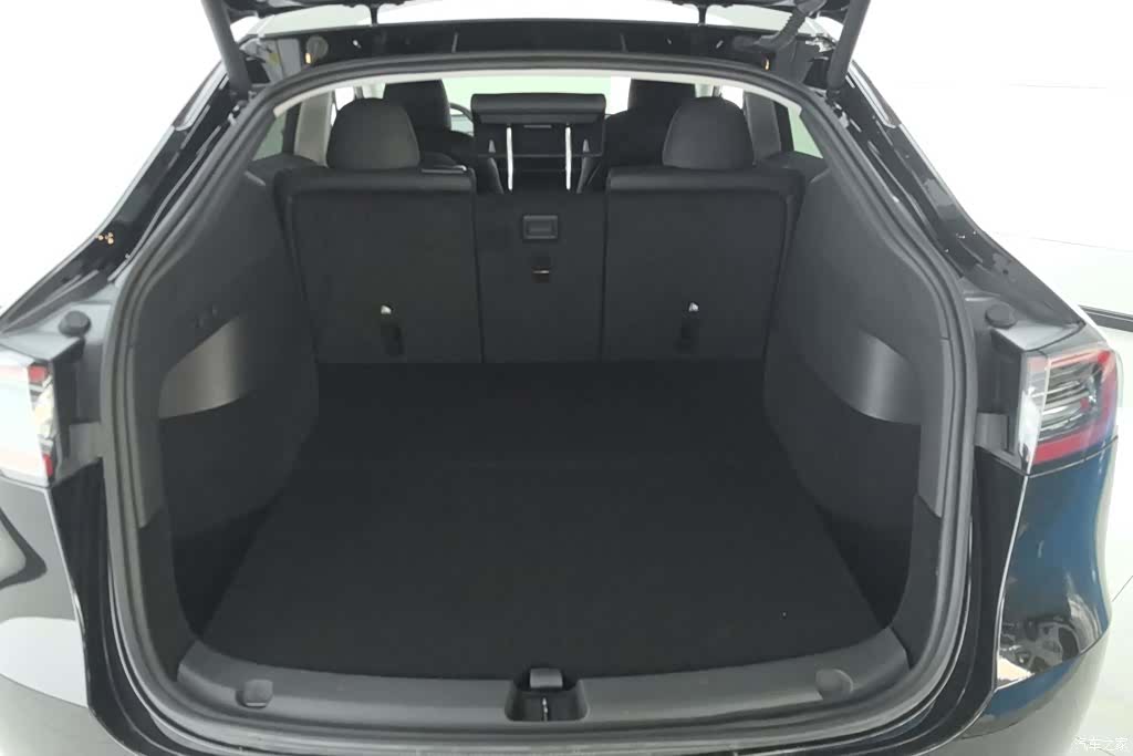 Tesla Model Y, 2023 4