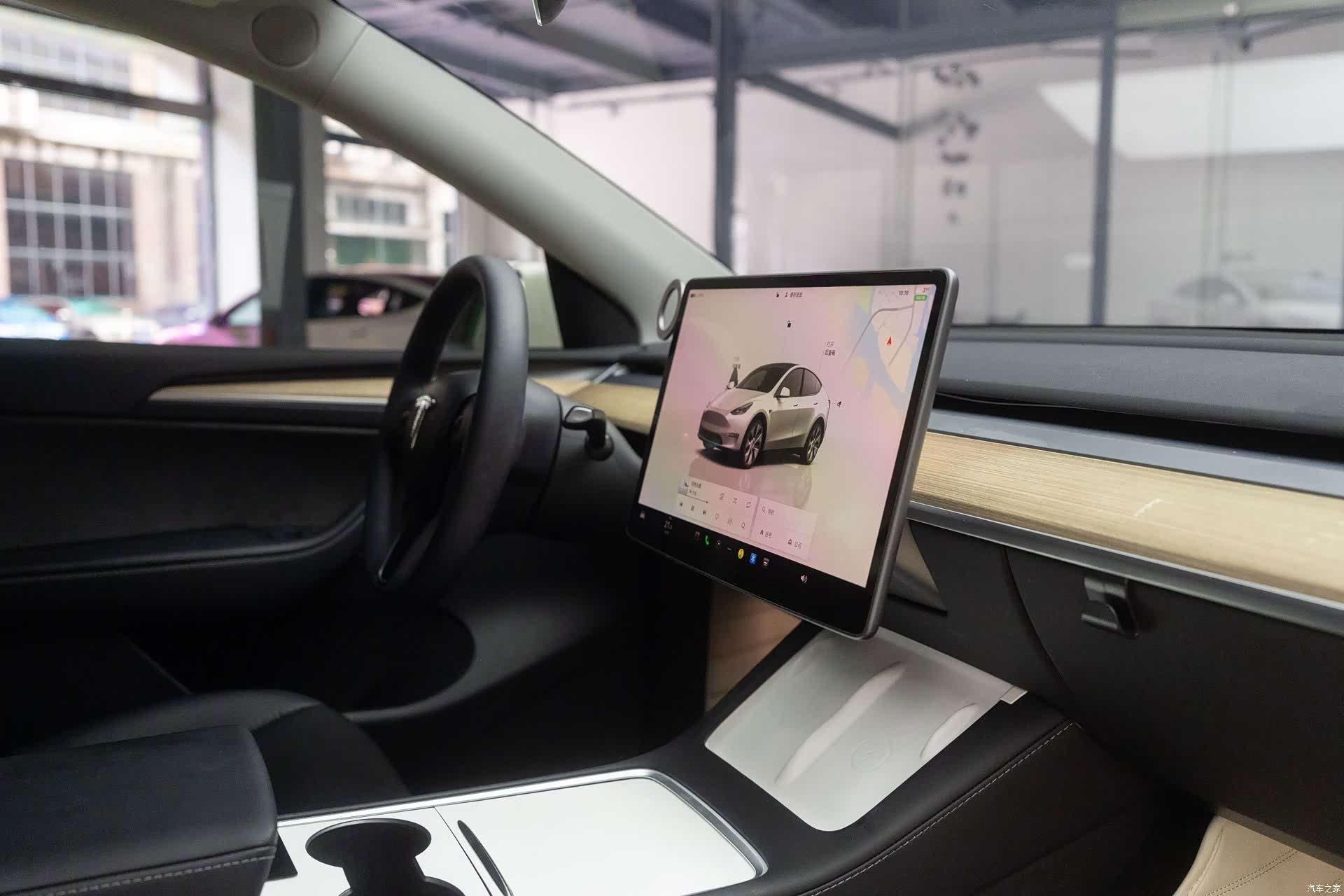 Tesla Model Y, 2023 15