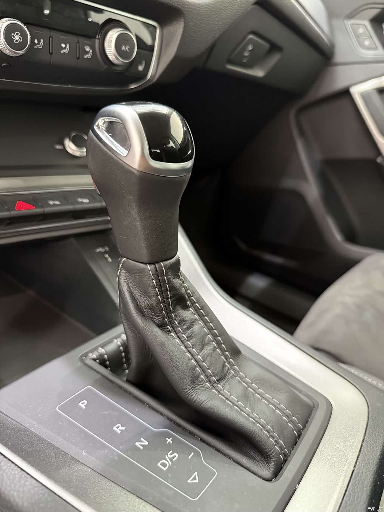 Audi Q3, 2022 10